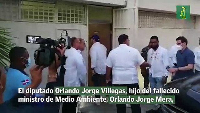 El diputado Orlando Jorge Villegas, hijo del fallecido ministro de Medio Ambiente, Orlando Jorge Mera, acude al Instituto Nacional de Ciencias Forenses (Inacif) a retirar el cadáver de su padre