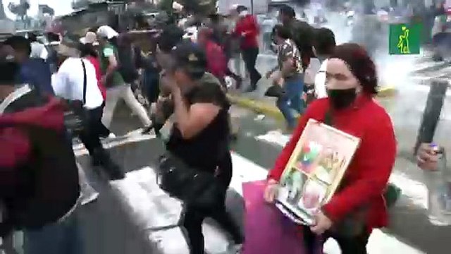 Disturbios entre simpatizantes y opositores de Castillo frente a su centro de arresto