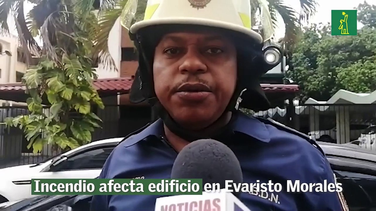 Incendio afecta edificio en Evaristo Morales