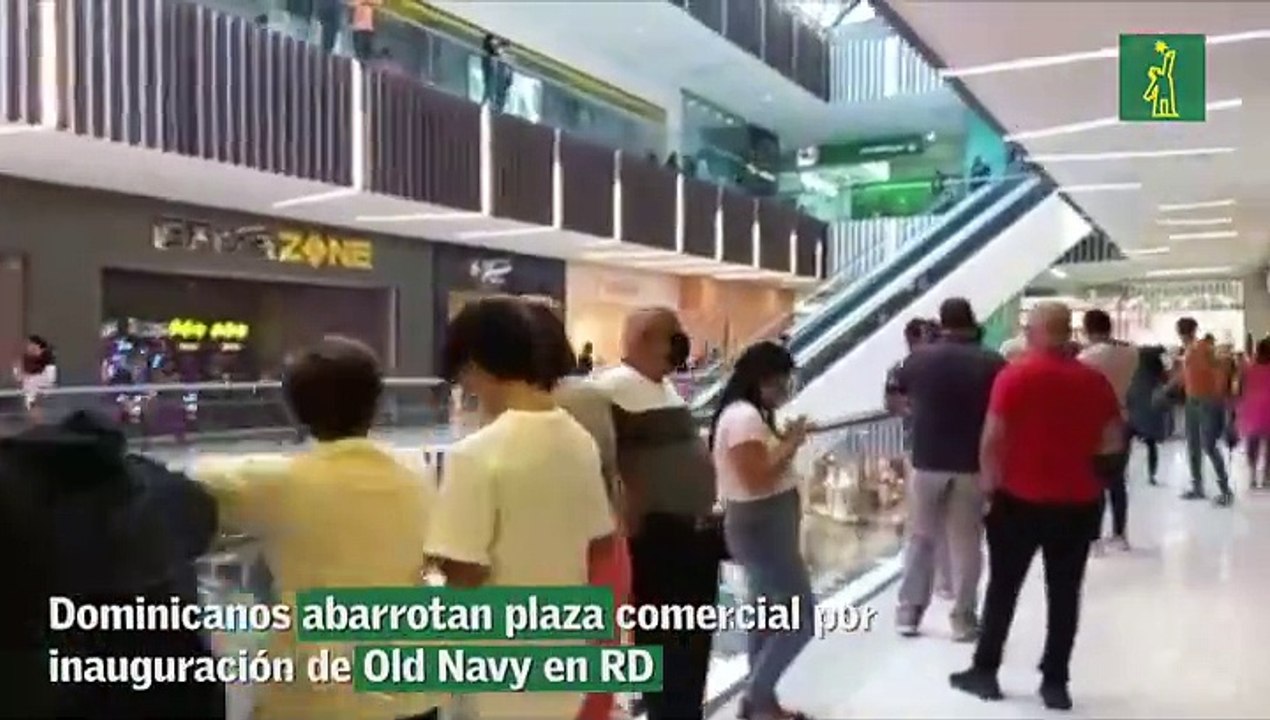 Dominicanos abarrotan plaza comercial por inauguración de Old Navy a RD