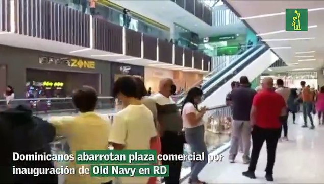 Dominicanos abarrotan plaza comercial por inauguración de Old Navy a RD