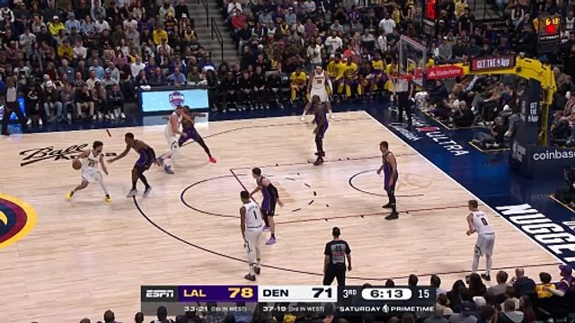 Austin Reaves goes behind-the-back for LeBron assist