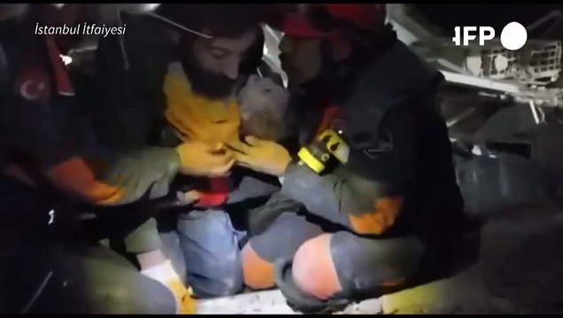 Rescatan bebé de 7 meses que estuvo entre los escombros casi 70 horas en Turquía