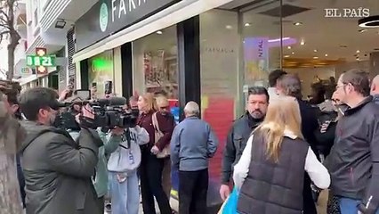 Mazón recibe abucheos en farmacia de Paterna 😠