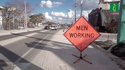 Migrantes latinoamericanos reconstruyen la zona devastada por Ian en Florida