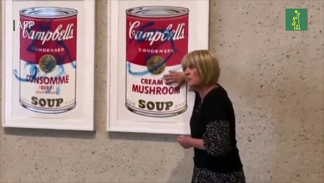 Activistas medioambientales australianos se pegaron a obra de Warhol