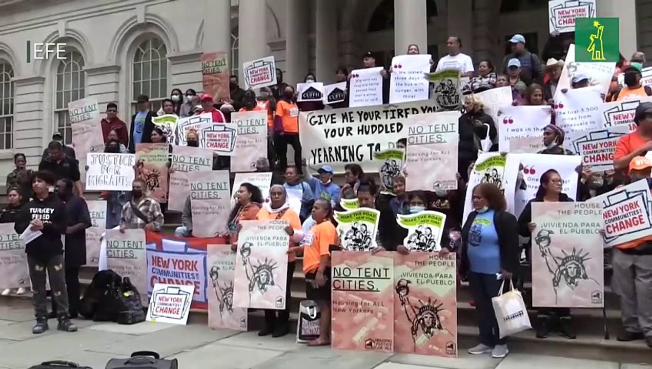 Critican a alcalde de Nueva York por poner a emigrantes en carpas