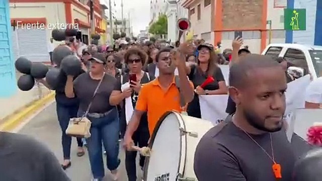 Con marcha maestros que aprobaron concurso reclaman nombramientos en Moca