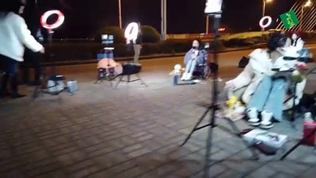 “Streamers” chinos salen a la calle en busca de dinero de sus seguidores