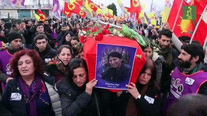 Miles de kurdos en el funeral a las víctimas de un asesinato racista en París