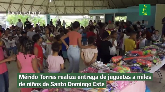 Mérido Torres realiza entrega de juguetes a miles de niños de Santo Domingo Este