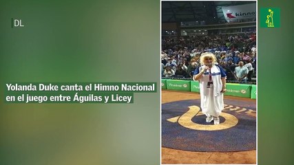 Yolanda Duke canta el Himno Nacional en el juego entre Águilas y Licey