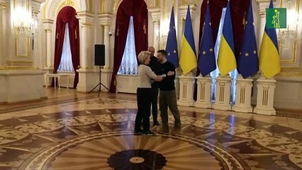Presidente ucraniano jura defender la "fortaleza" de Bajmut asediada por Rusia