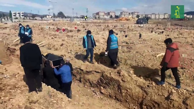 Turquía planea derribo inmediato de 50.000 edificios dañados por el terremoto