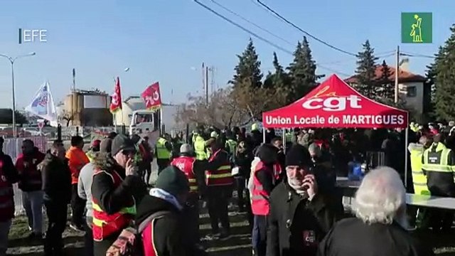 Paros en refinerías, puertos y la electricidad en Francia por las pensiones