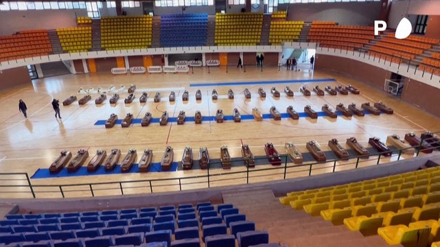 Sube a 64 número de víctimas de naufragio de barco de migrantes en Italia