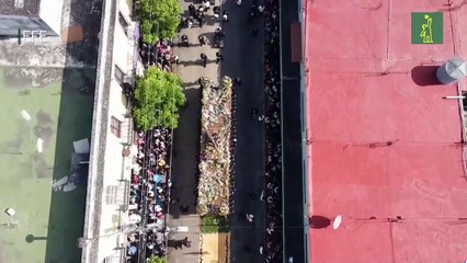 Católicos guatemaltecos abarrotan el centro de la capital por procesión