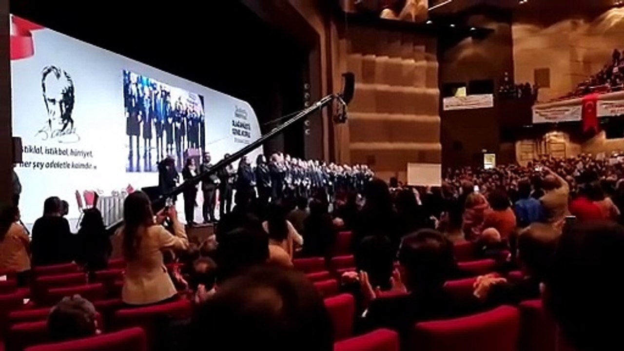 CHP’nin sesi olup PKK’ya selam çakan Barolar raydan çıktı! Dün ‘Mustafa Kemal’in itlerı̇’ bugün ‘Atatürk posterleri