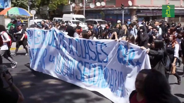 Estudiantes chilenos vuelven a la lucha en medio de choques con carabineros