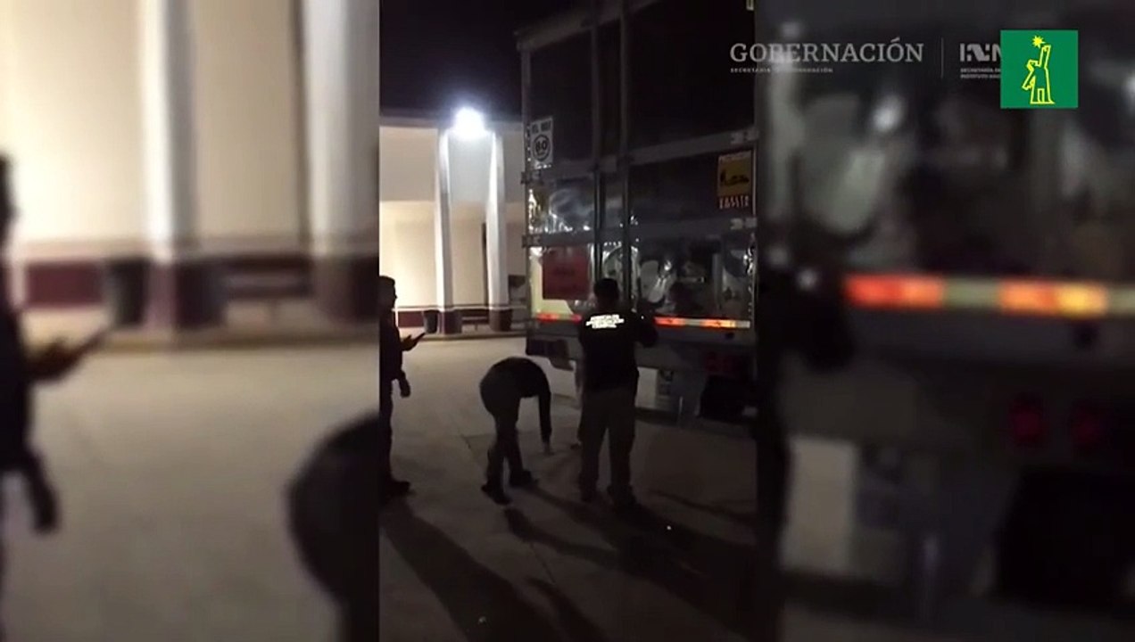 México halla a 343 migrantes abandonados en un tráiler en el oriente del país
