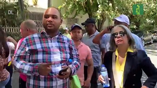 Regidora Fiordaliza Pichardo, del PLD, explica cómo se incendió su vehículo durante dispersión a bombazos de manifestación peledeísta en las inmediaciones del Palacio de Justicia de Ciudad Nueva