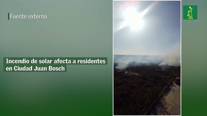 Incendio de solar afecta a residentes en Ciudad Juan Bosch