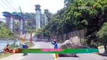 Batu Besar Jatuh dari Tebing, Halangi Akses Jalan di Dekat PLTU Paiton