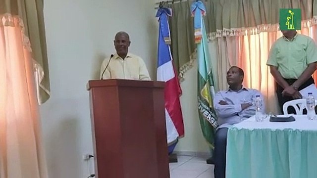 Autoridades y comunitarios de Duvergé se reúnen para buscar solución en río Las Damas