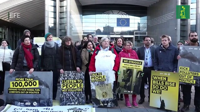 Activistas piden expulsar a industria combustibles fósiles de políticas de UE