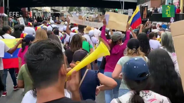 Con pancartas y consignas trabajadores públicos retoman protestas en Caracas