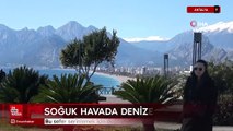 Antalya'da bu sefer serinlemek için değil ısınmak için denize girdiler