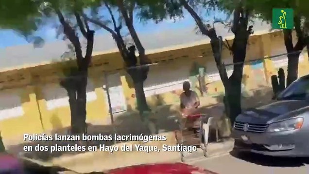 Policías lanzan bombas lacrimógenas en dos planteles en Hayo del Yaque, Santiago
