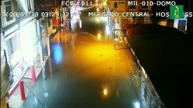 Deslizamientos de tierra e inundaciones dejan las fuertes lluvias en Guayaquil