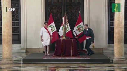 Presidenta de Perú cambia a cuatro ministros de su gabinete