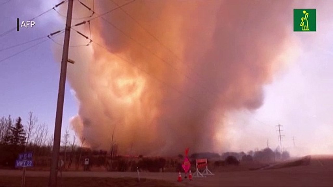 Evacuadas 25.000 personas por incendios forestales descontrolados en Canadá