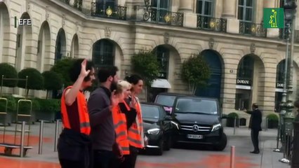 Ecologistas Pintan La Fundación Louis Vuitton Y Lujosa Plaza Vendôme En París