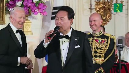 Presidente surcoreano sorprende a Biden cantando en la Casa Blanca