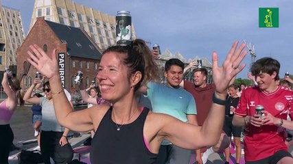 Entre ejercicios de yoga y sorbos de cerveza en Dinamarca