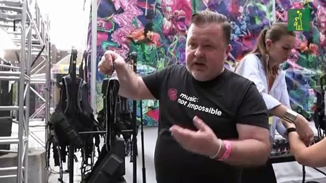 Chalecos vibradores 'traducen' la música para los sordos