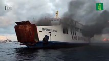Rescatan al menos a 120 personas tras incendiarse un barco en las costas de Filipinas