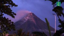 Continúa la amenaza de una erupción explosiva del volcán Mayón en Filipinas