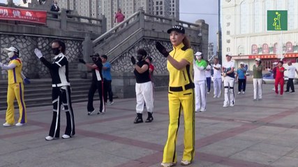 La danza-gimnasia callejera que seduce a ancianos en China