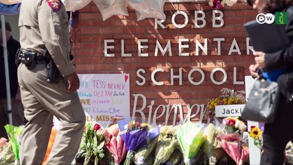Guardias armados en las escuelas en Texas