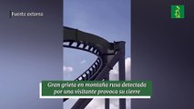 Gran grieta en montaña rusa detectada por una visitante provoca su cierre