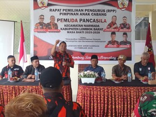 Penyerahan Bendera Ormas Sebagai Simbol Penegakkan Nilai-nilai Falsafah Dasar Pemuda Pancasila