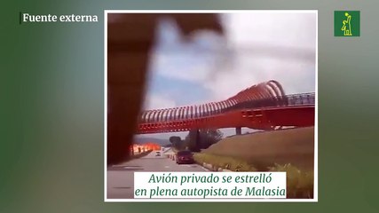 Un avión privado se estrelló en plena autopista de malasia