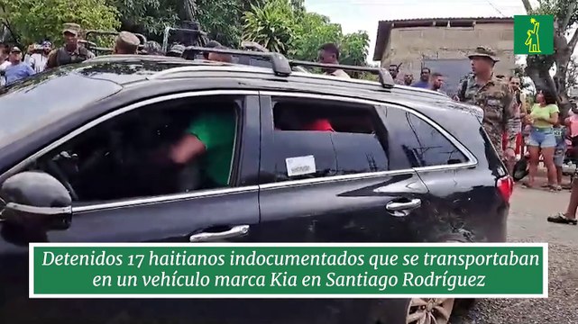 Detenidos 17 haitianos indocumentados que se transportaban en un vehículo marca Kia en Santiago Rodríguez