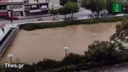 Grecia lanza tareas de rescate en pueblos inundados