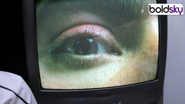 Headache After Wearing glasses: Chashma Lagane Se Sir Mein Dard Kyon Hota Hai