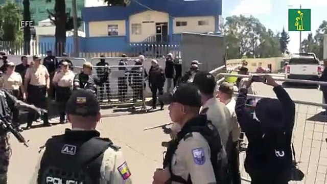 Cuerpo de Fernando Villavicencio es trasladado a un tanatorio de Quito para ser velado